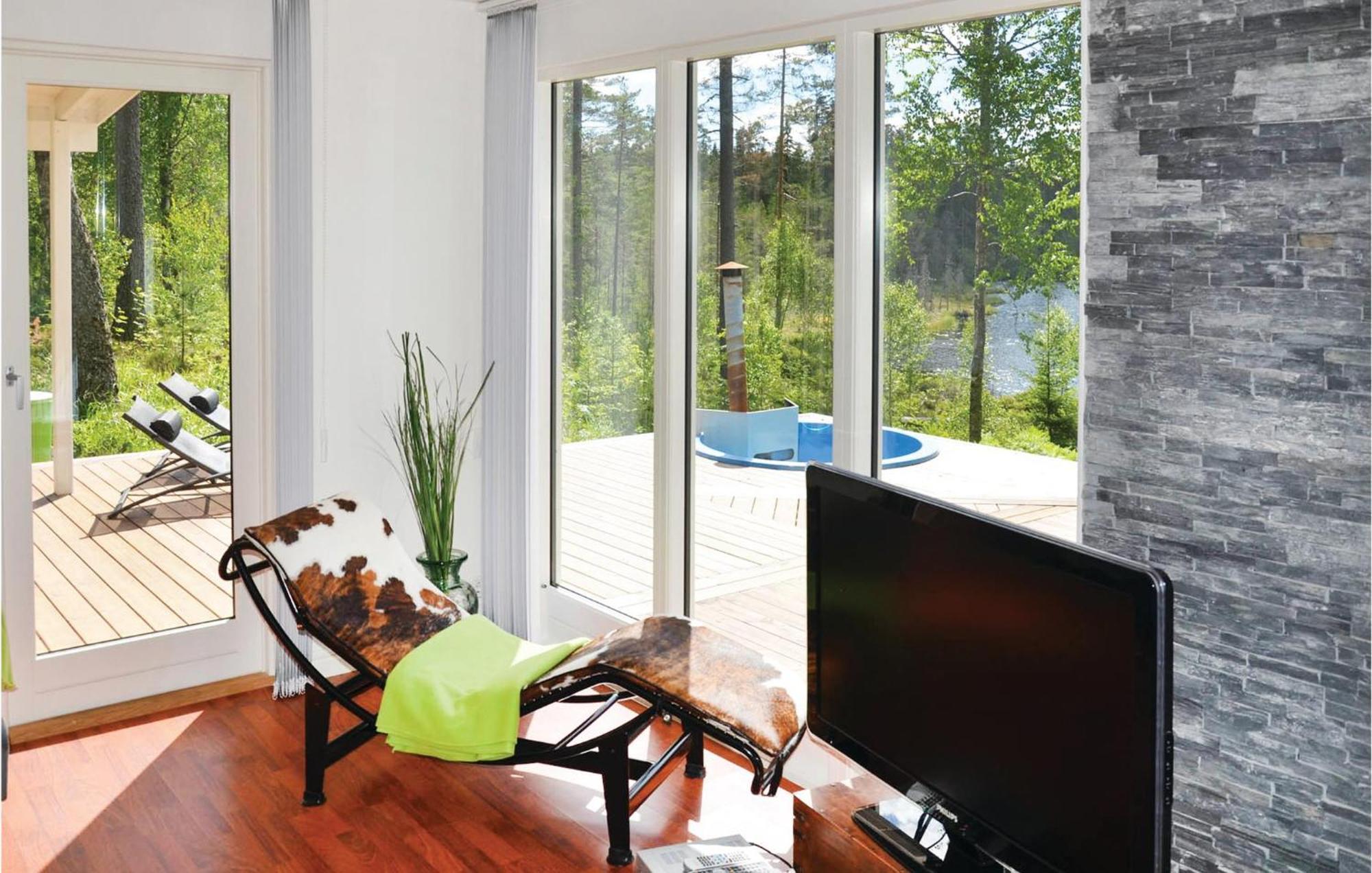 Nice Home In Sunne With Jacuzzi Alvsatern Екстериор снимка